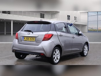 Used Toyota Yaris 2015 for sale - 76484730: Photo