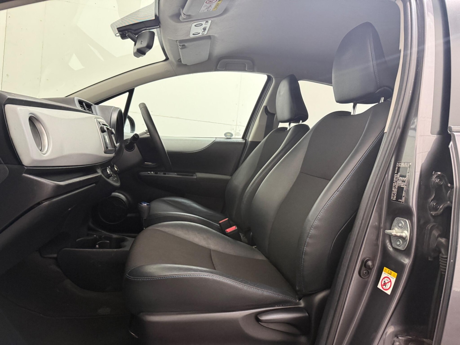 Used Toyota Yaris 2013 for sale - 77101911: Photo 31