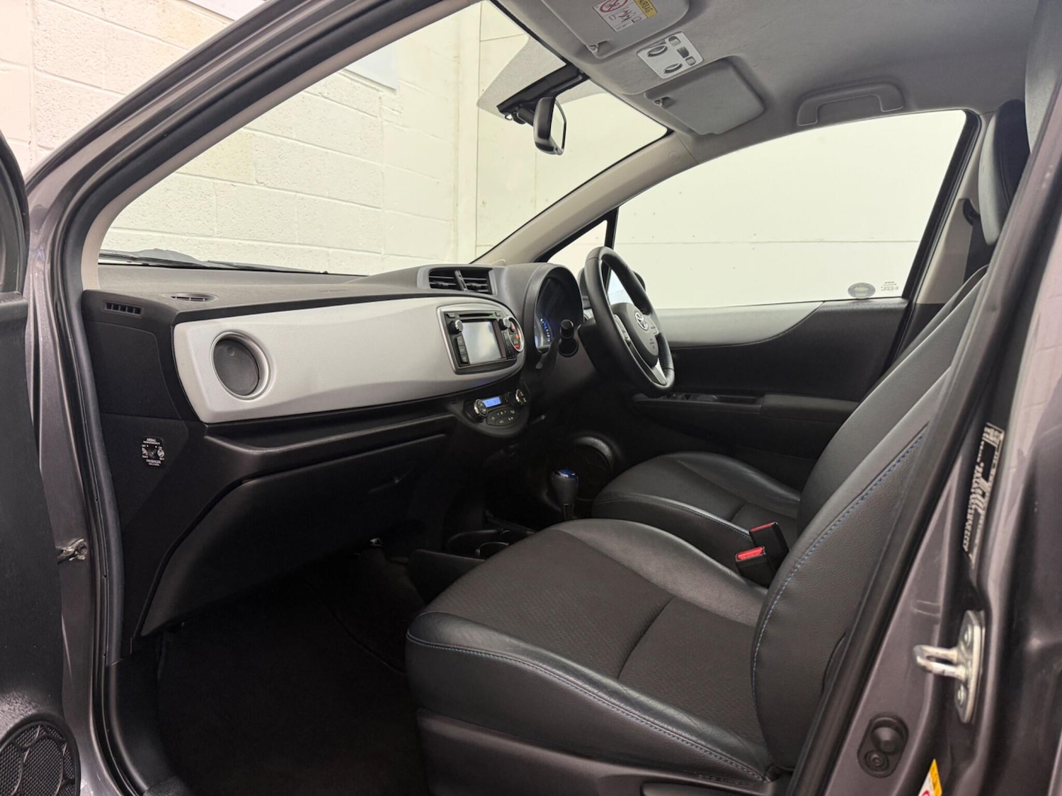 Used Toyota Yaris 2013 for sale - 77101911: Photo 32