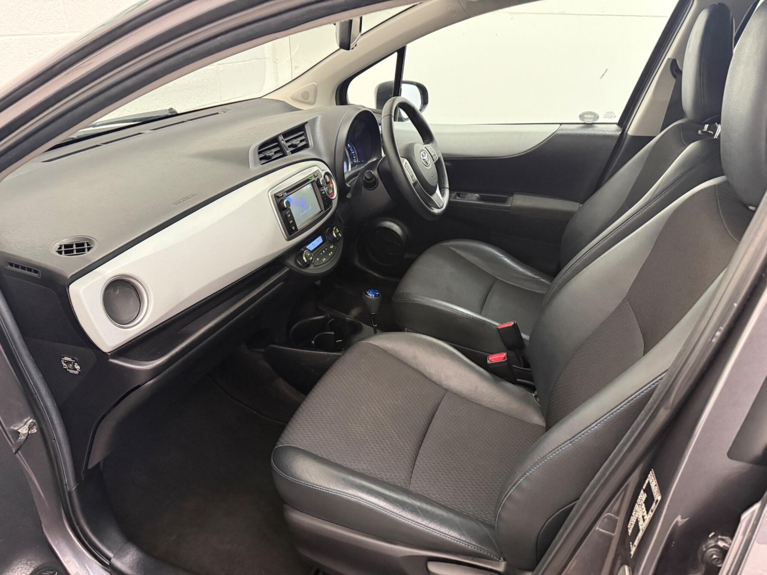 Used Toyota Yaris 2013 for sale - 77101911: Photo 33