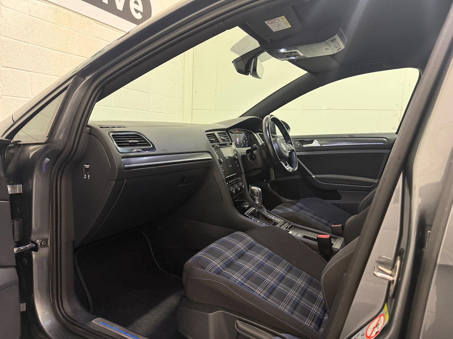 Used Volkswagen Golf 2017 for sale - 76538569: Photo 34