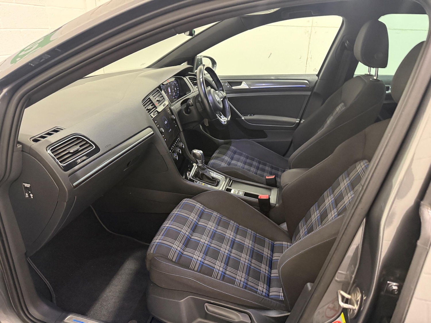 Used Volkswagen Golf 2017 for sale - 76538569: Photo 35