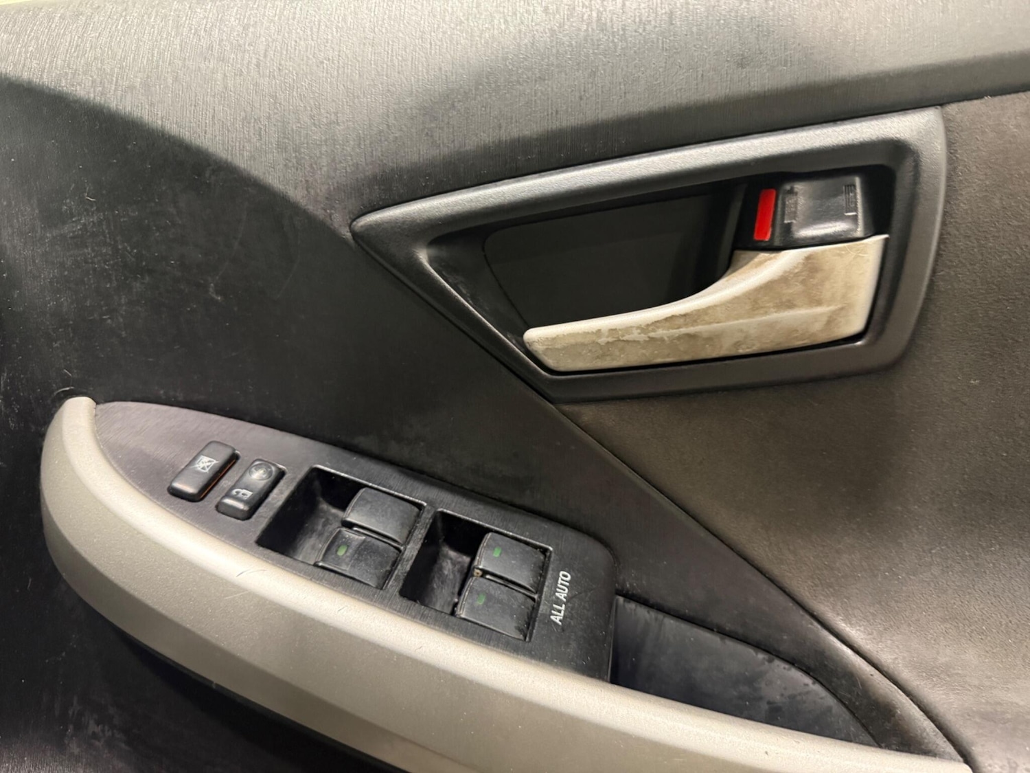 Used Toyota Prius 2010 for sale - 77598260: Photo 29