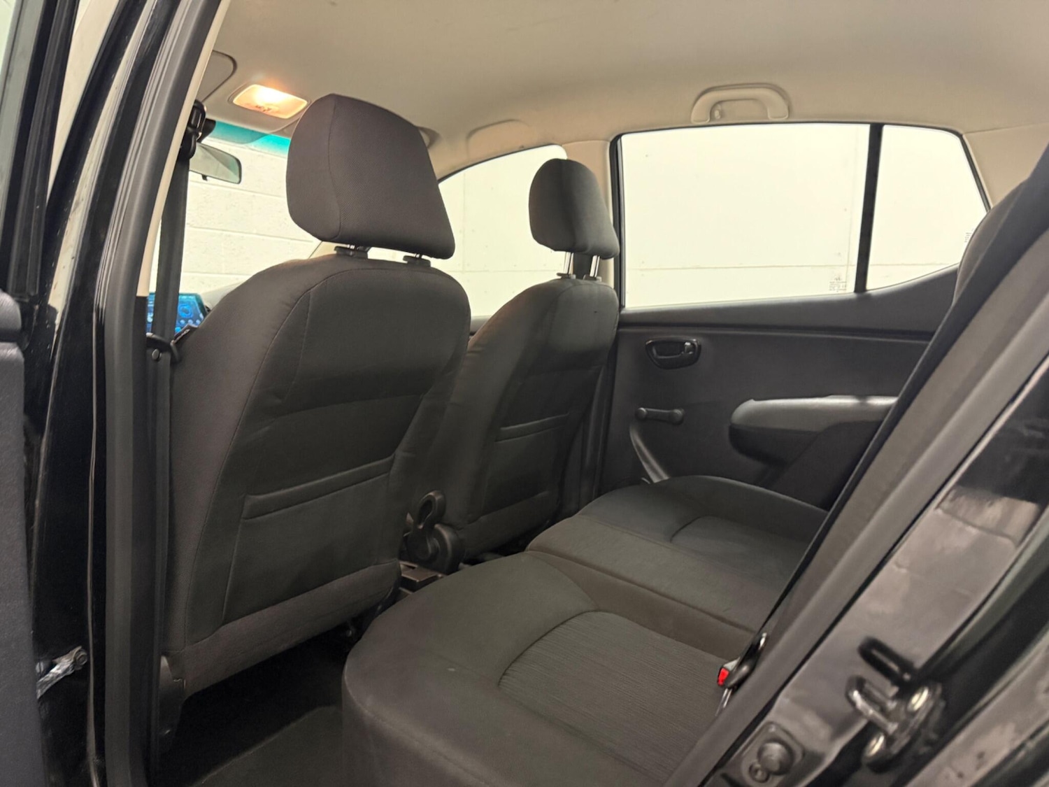 Used Hyundai i10 2013 for sale - 77799185: Photo 25