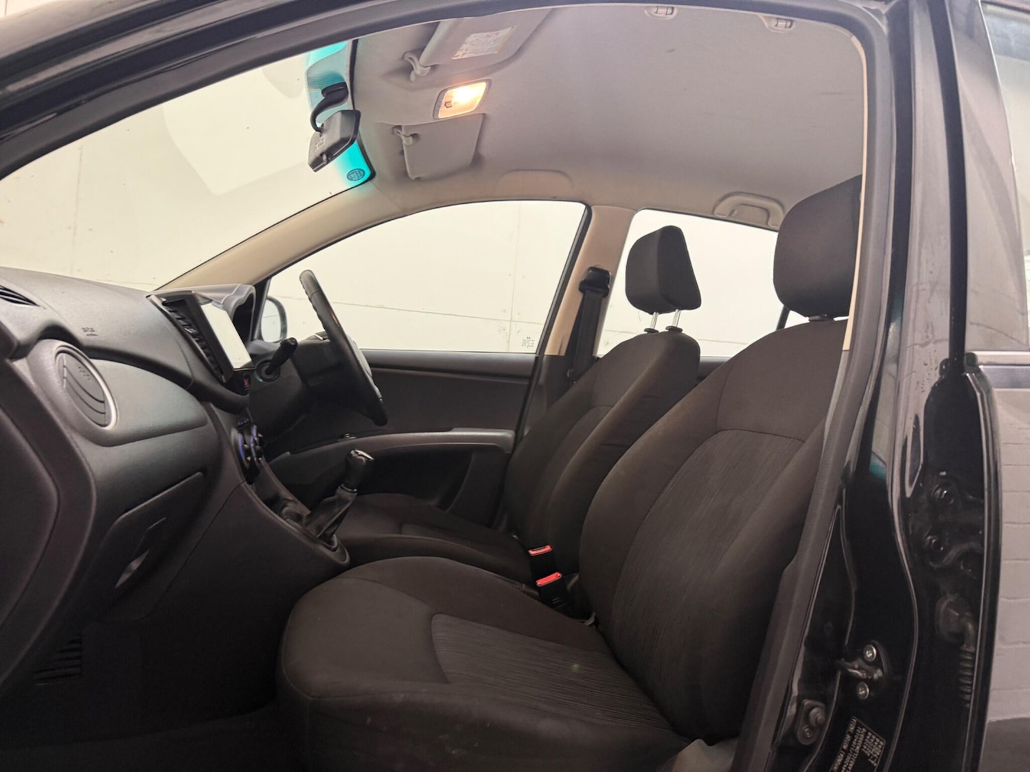 Used Hyundai i10 2013 for sale - 77799185: Photo 36