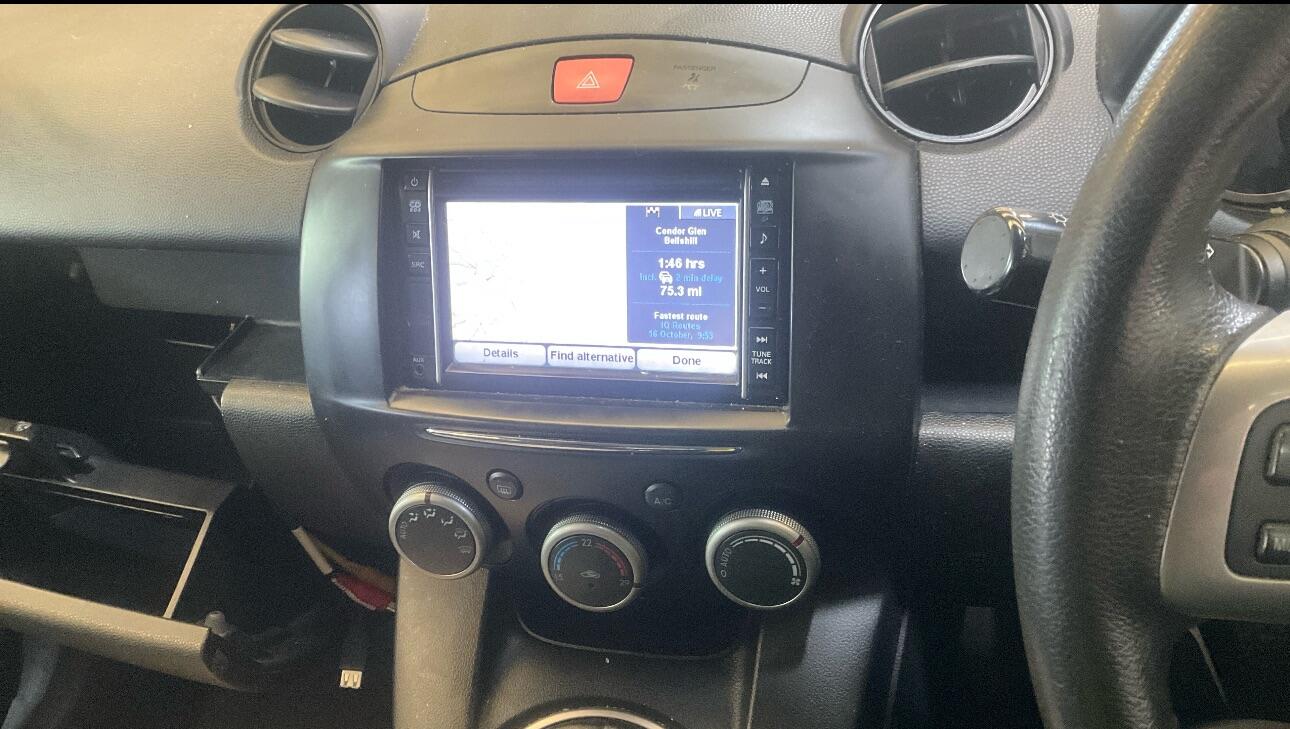 Used Mazda Mazda2 2013 for sale - 76381135: Photo 6