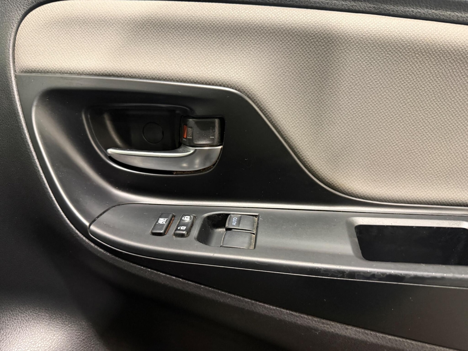 Used Toyota Yaris for sale - 77191163: Photo 31