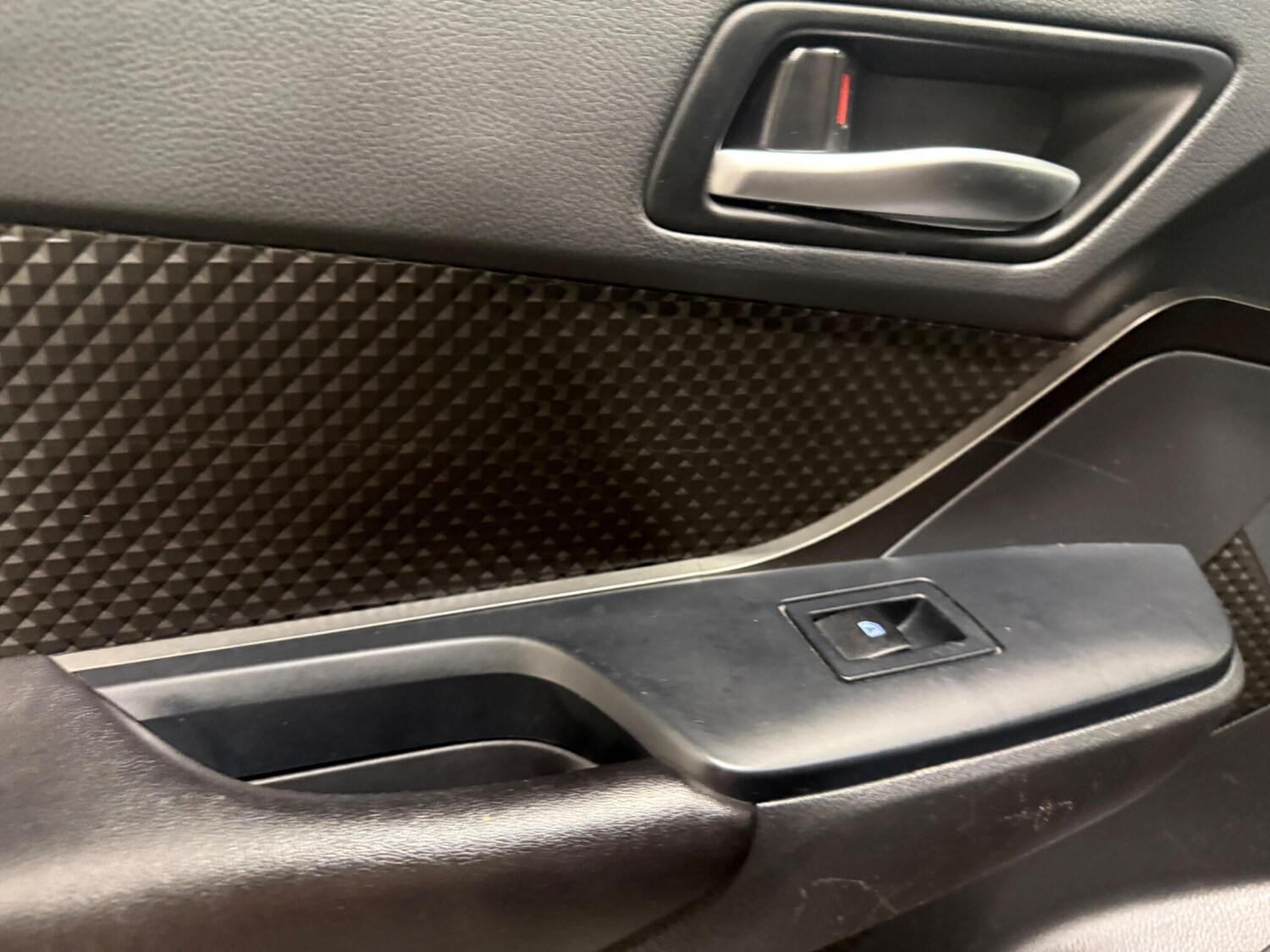 Used Toyota C-HR 2018 for sale - 77478871: Photo 30