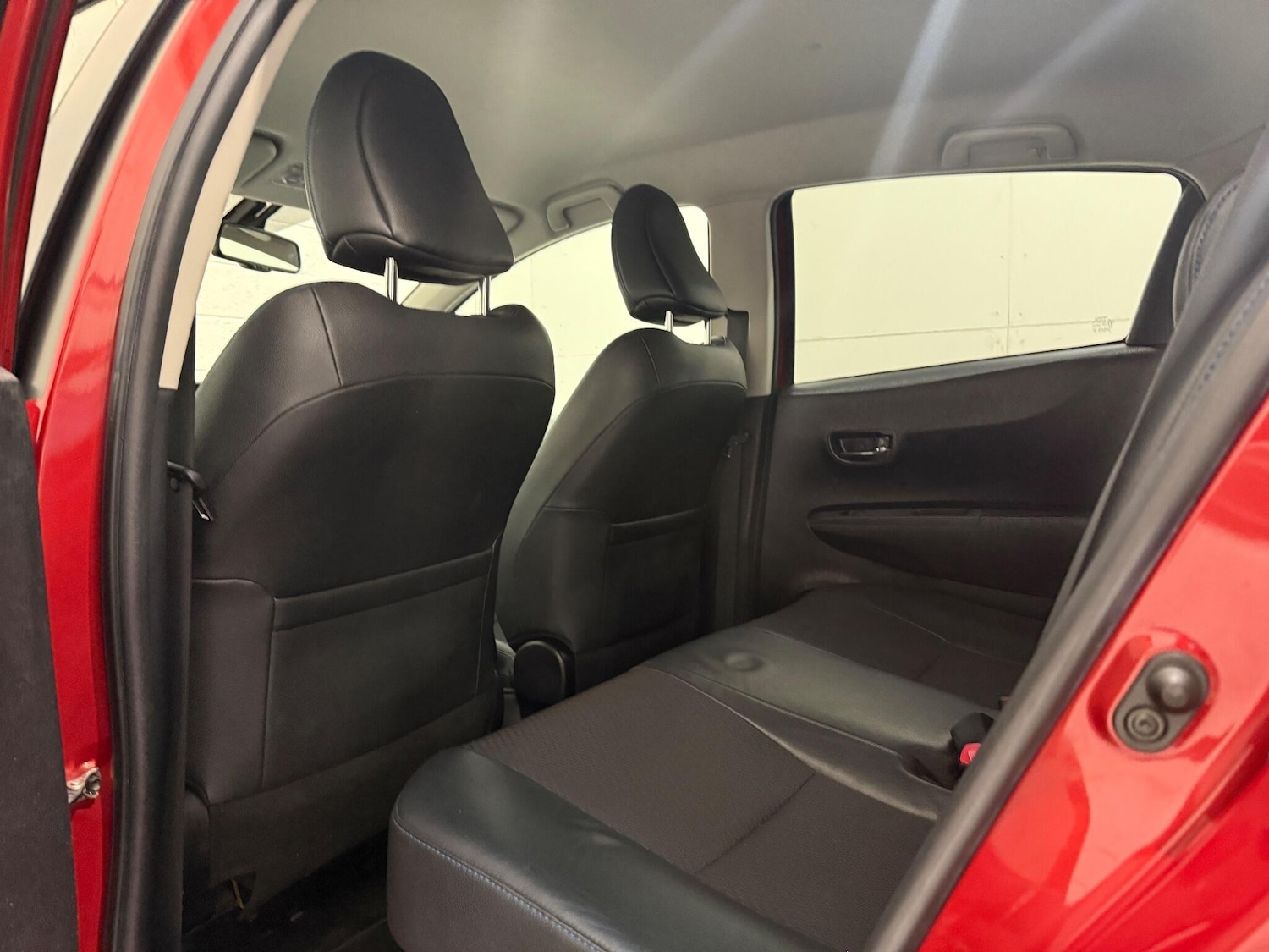 Used Toyota Yaris 2013 for sale - 76099028: Photo 36