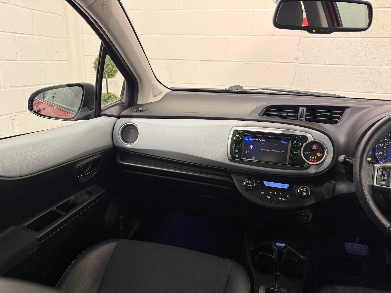 Used Toyota Yaris 2013 for sale - 76099028: Photo 37