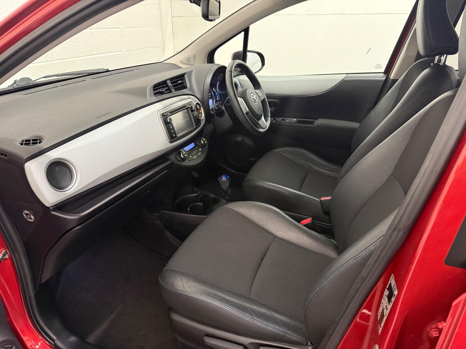 Used Toyota Yaris 2013 for sale - 76099028: Photo 46