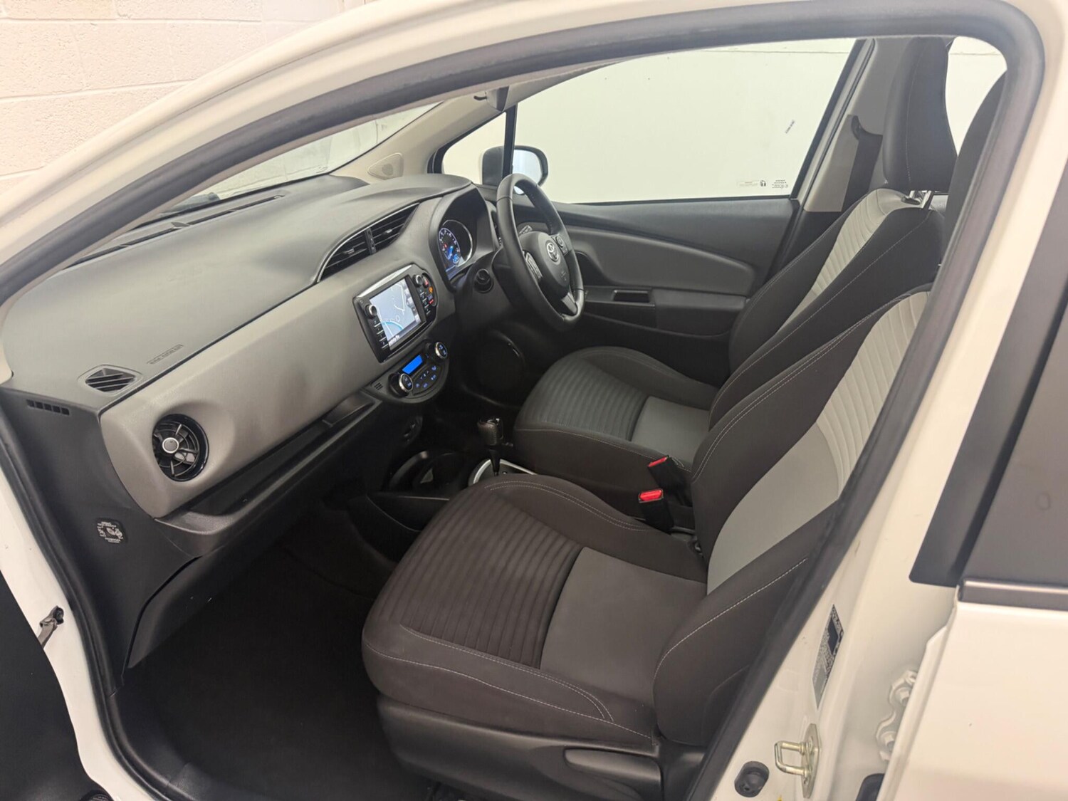 Used Toyota Yaris 2019 for sale - 77524493: Photo 38