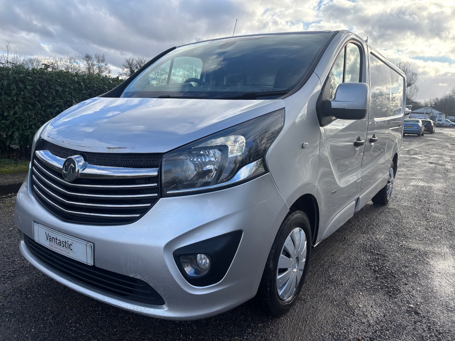 Used Vauxhall Vivaro 2017 for sale - 77365402: Photo 2