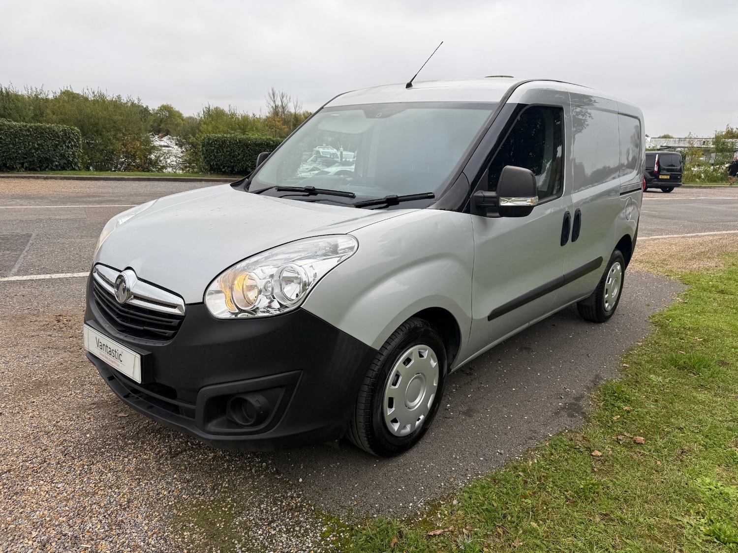 Used Vauxhall Combo 2017 for sale - 76290574: Photo 2