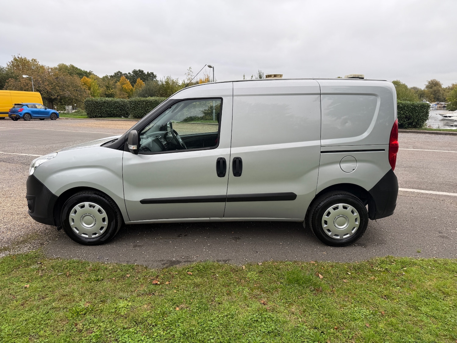 Used Vauxhall Combo 2017 for sale - 76290574: Photo 3