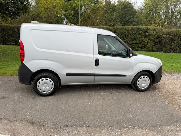 Used Vauxhall Combo 2017 for sale - 76290574: Photo 4