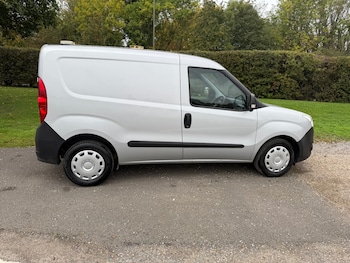Used Vauxhall Combo 2017 for sale - 76290574: Photo 4