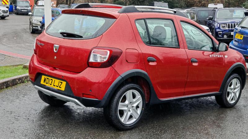 Used Dacia Sandero Stepway 2013 for sale - 77545825: Photo 2