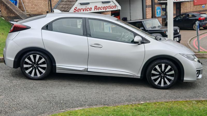 Used Honda Civic 2016 for sale - 77641408: Photo 2