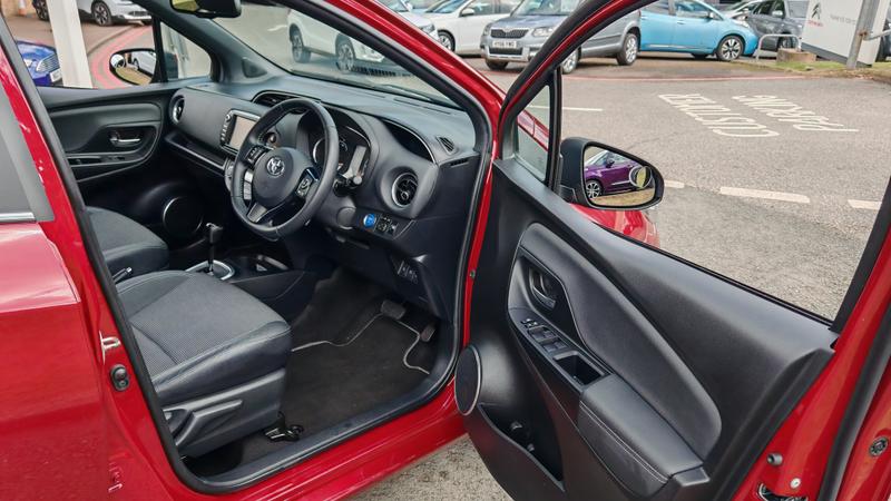 Used Toyota Yaris 2017 for sale - 76847425: Photo 11