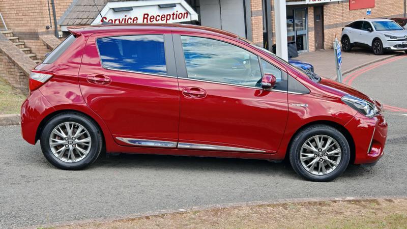Used Toyota Yaris 2017 for sale - 76847425: Photo 2