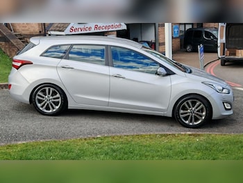 Used Hyundai i30 2016 for sale - 77890410: Photo