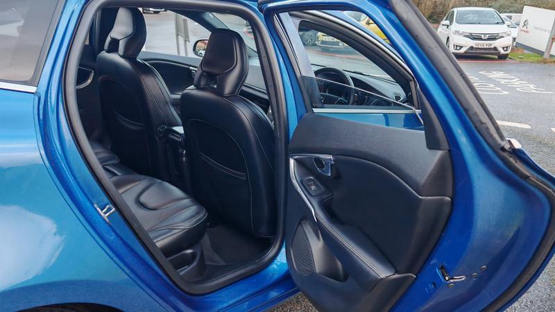 Used Volvo V40 2016 for sale - 76984761: Photo 15