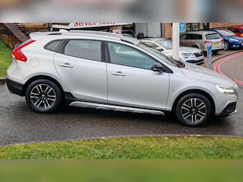 Used Volvo V40 2017 for sale - 77462479: Photo