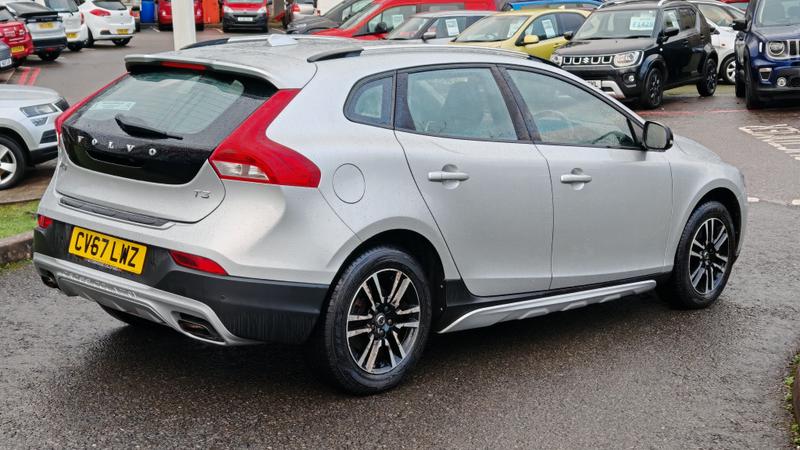 Used Volvo V40 2017 for sale - 77462479: Photo 3