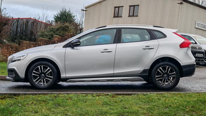 Used Volvo V40 2017 for sale - 77462479: Photo 6