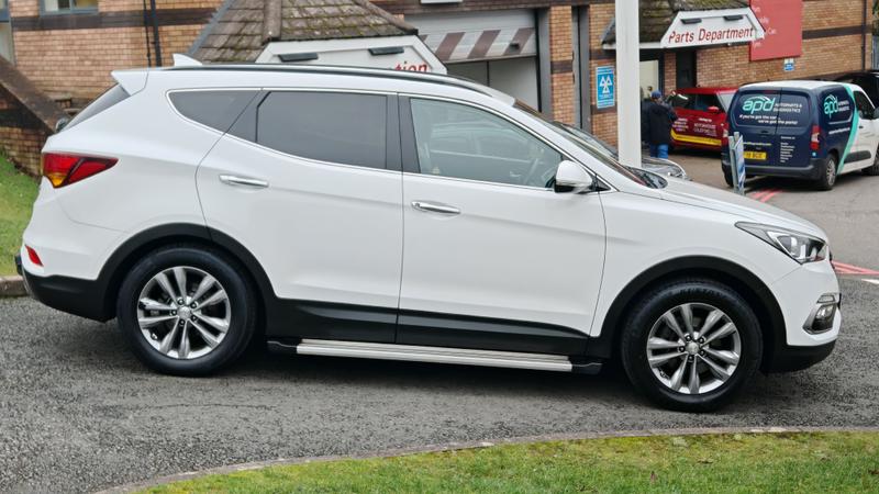 Used Hyundai Santa Fe 2018 for sale - 77326935: Photo 2