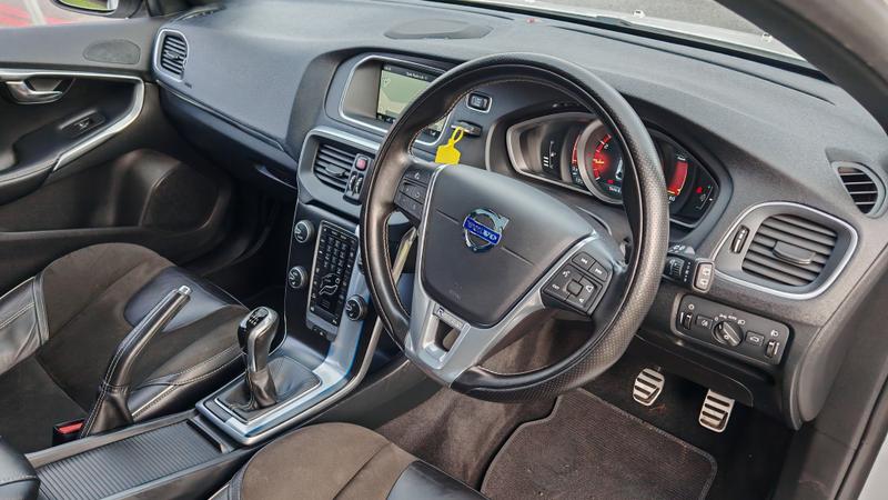 Used Volvo V40 2015 for sale - 76847450: Photo 11