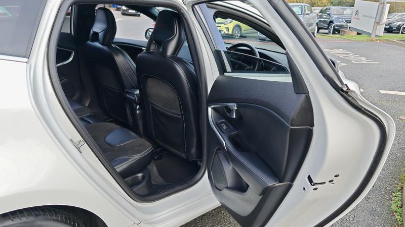 Used Volvo V40 2015 for sale - 76847450: Photo 15