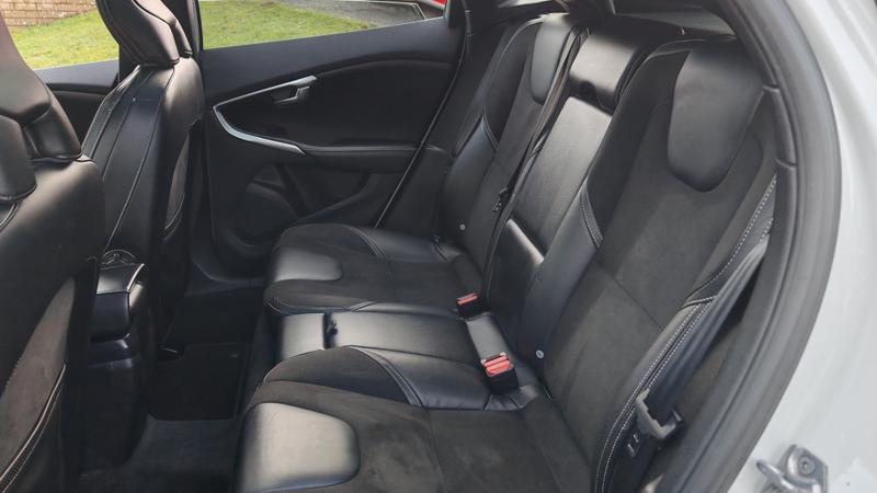 Used Volvo V40 2015 for sale - 76847450: Photo 17