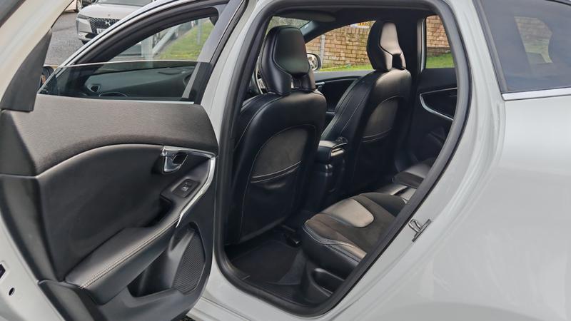 Used Volvo V40 2015 for sale - 76847450: Photo 19