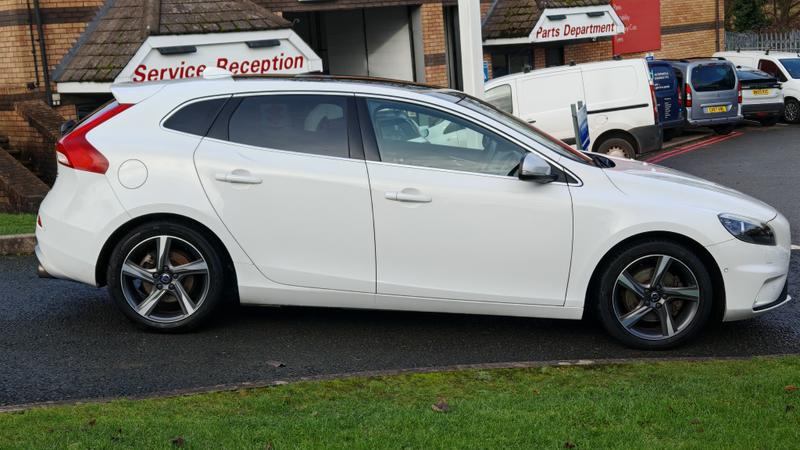 Used Volvo V40 2015 for sale - 76847450: Photo 2