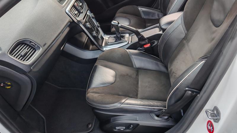 Used Volvo V40 2015 for sale - 76847450: Photo 21