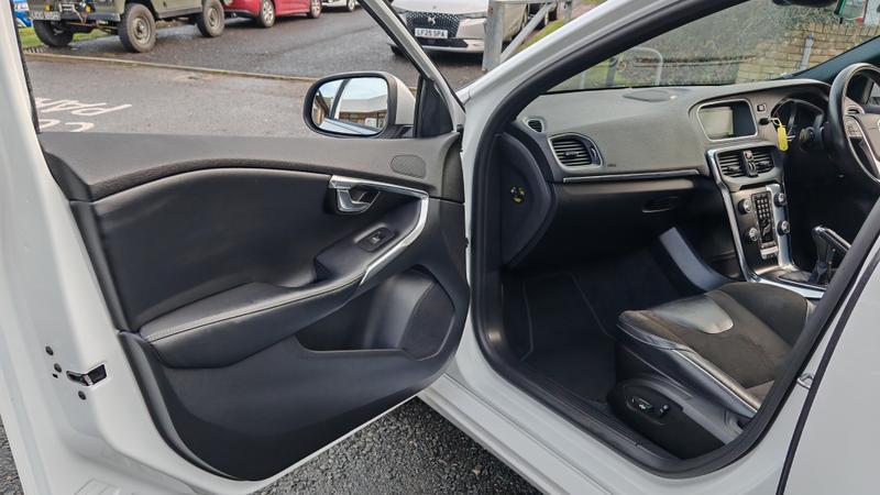 Used Volvo V40 2015 for sale - 76847450: Photo 23