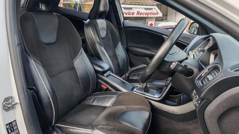 Used Volvo V40 2015 for sale - 76847450: Photo 9