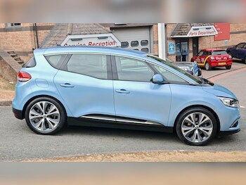Used Renault Scenic 2017 for sale - 79564404: Photo
