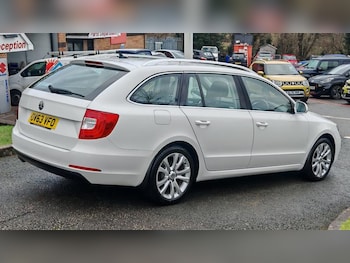 Used Skoda Superb 2014 for sale - 76908796: Photo