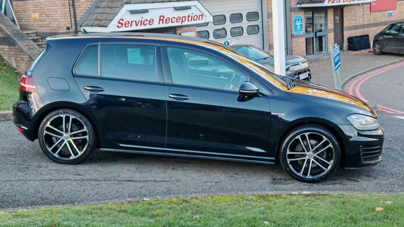Used Volkswagen Golf 2015 for sale - 76653469: Photo 2