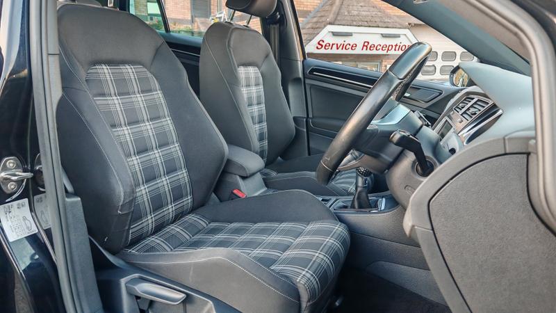 Used Volkswagen Golf 2015 for sale - 76653469: Photo 9