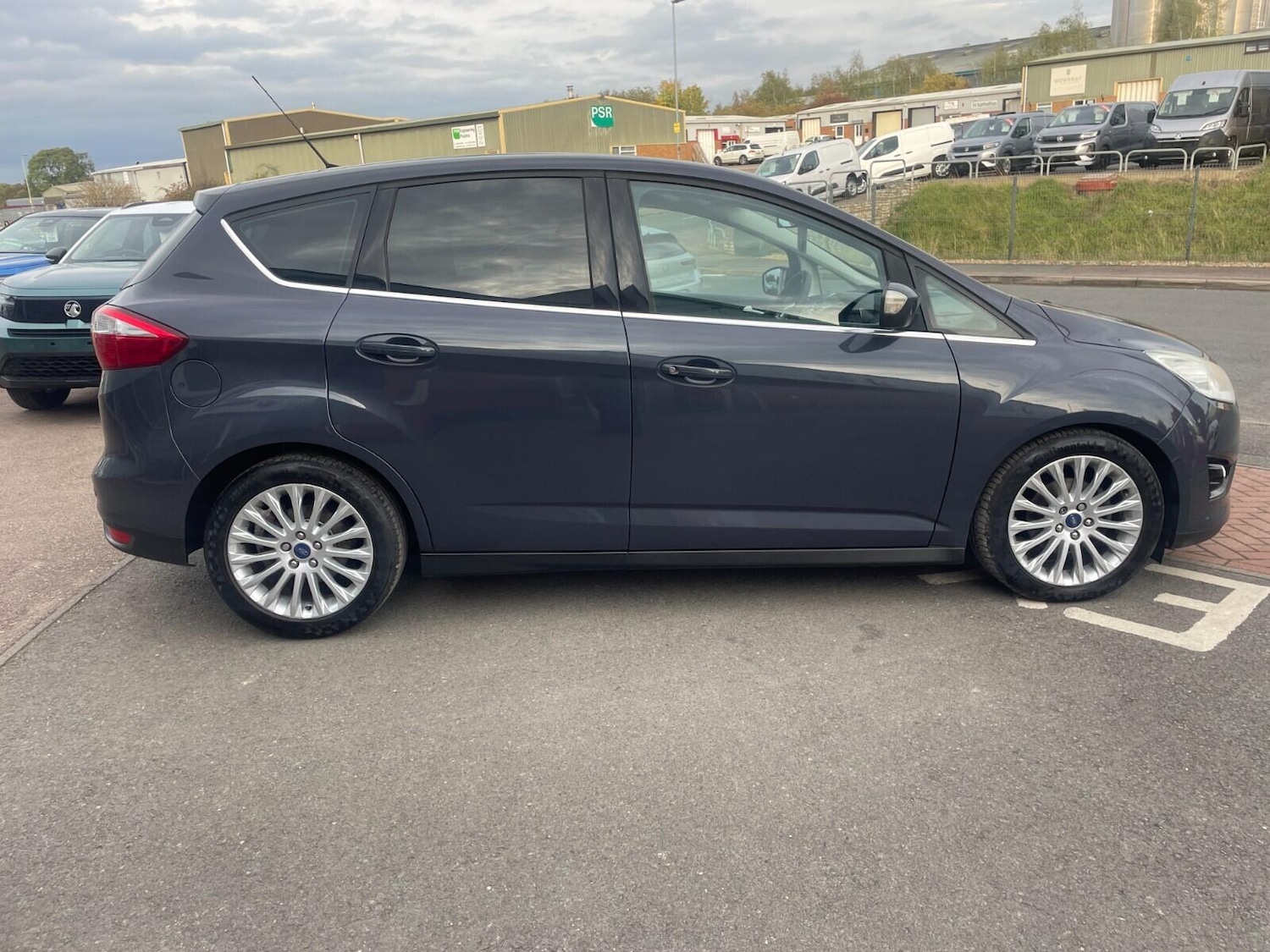 Used Ford C-Max 2014 for sale - 76152864: Photo 4
