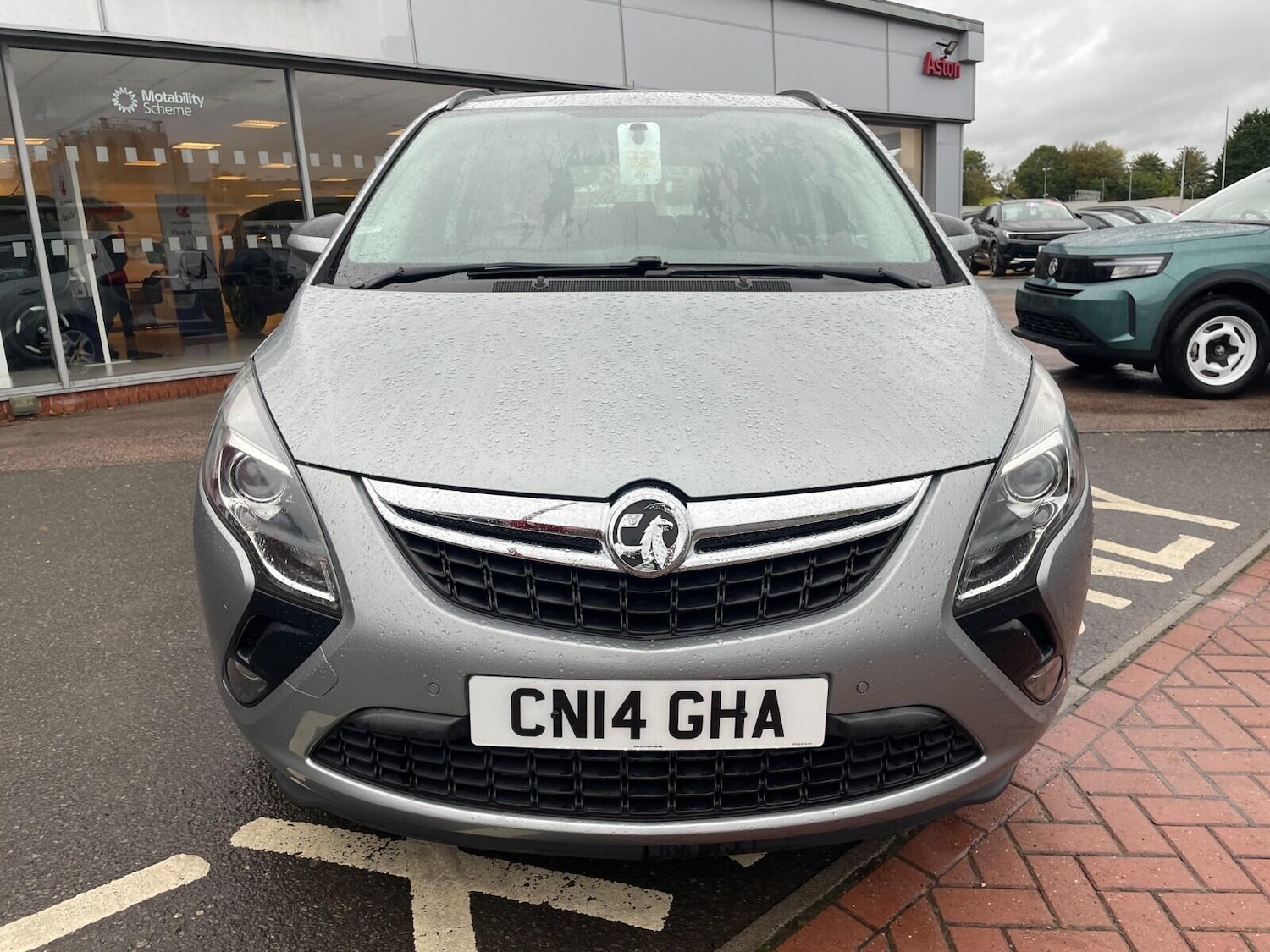 Used Vauxhall Zafira Tourer 2014 for sale - 76189081: Photo 2