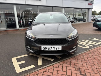 Used Ford Focus 2017 for sale - 76135903: Photo 2