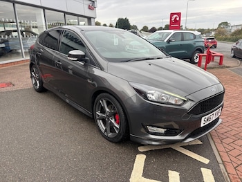 Used Ford Focus 2017 for sale - 76135903: Photo 3