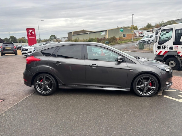 Used Ford Focus 2017 for sale - 76135903: Photo 4