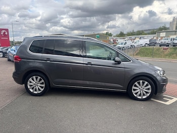 Used Volkswagen Touran 2017 for sale - 75406831: Photo