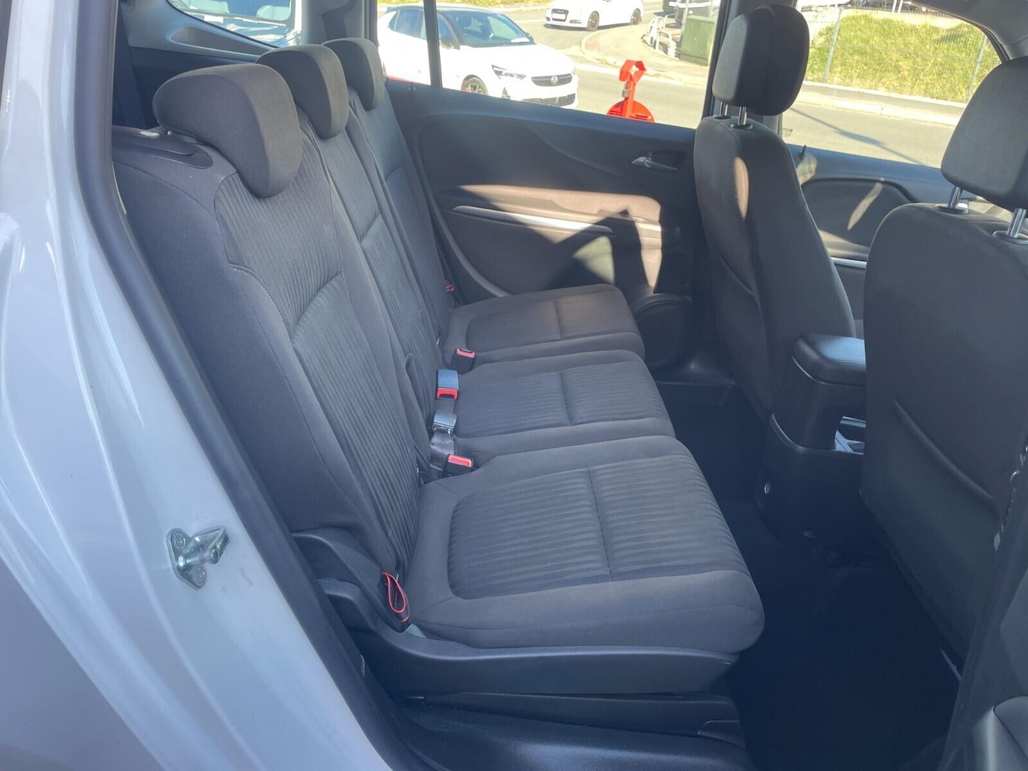 Used Vauxhall Zafira Tourer 2015 for sale - 76083889: Photo 12